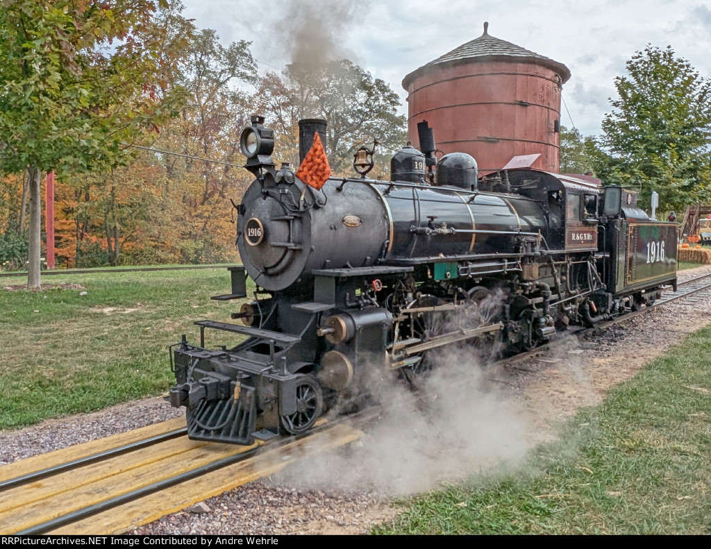 R&GN 1916 takes on water between Pumpkin Train runs